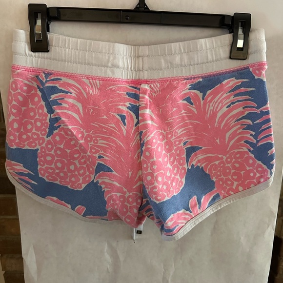 Lilly Pulitzer Chrissy Athletic Pineapple print Shorts beach pull on athletic - Picture 2 of 4